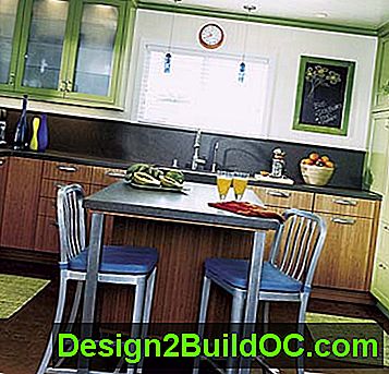 svijetle zelene kuhinje s retro metalnim doručkom barom i stolicama